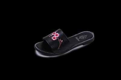 好纯鞋业 专注品质，引领鞋业新风尚